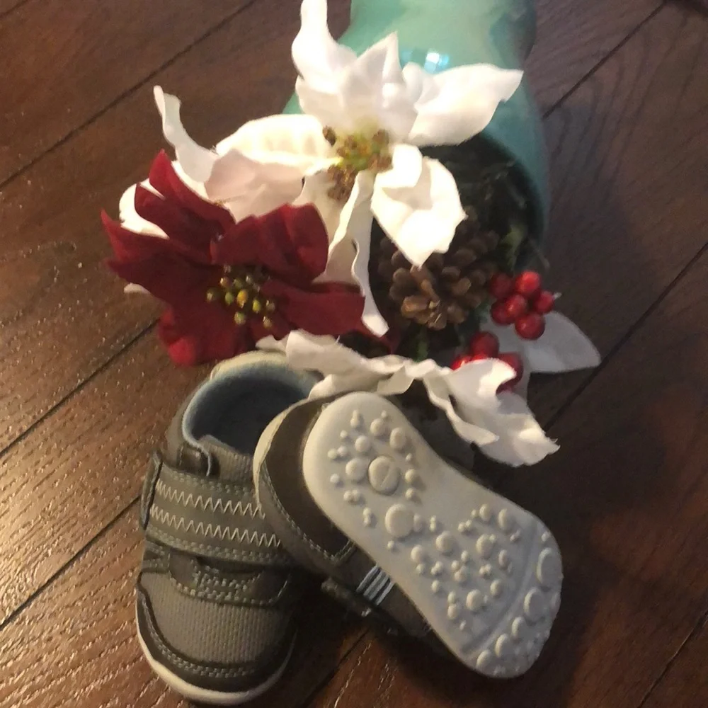 Carter’s walking shoes